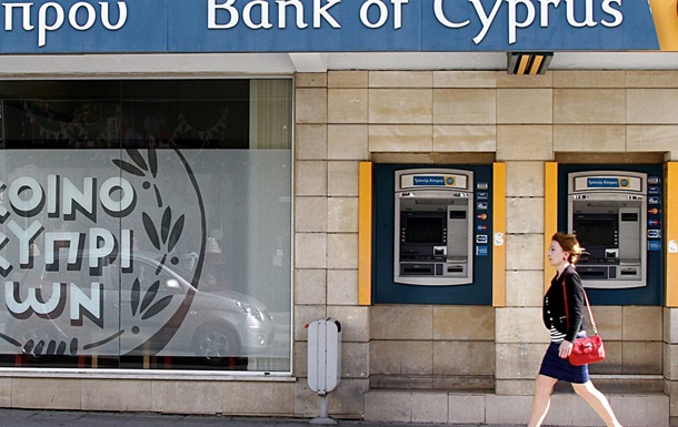 Уряд Кіпру зобов’язав місцеві банки припинити всі операції з рублем
