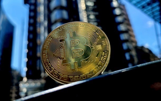Ціна Bitcoin перевищила $45 тисяч вперше з квітня 2022 року