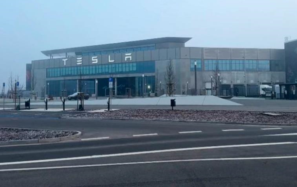 У Німеччині відкрили справу через атаку на завод Tesla